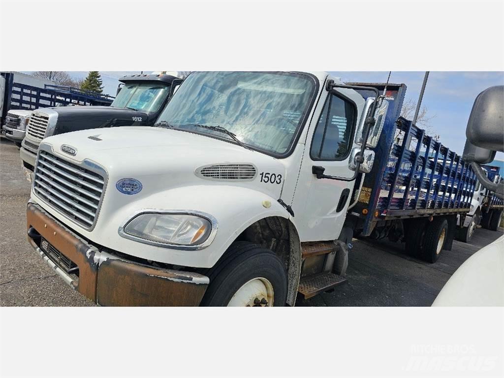 Freightliner M2 106 Грузовики-платформы/боковая разгрузка