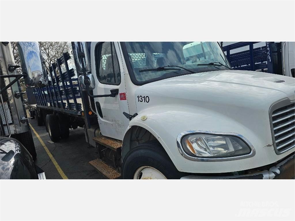 Freightliner M2 106 Грузовики-платформы/боковая разгрузка