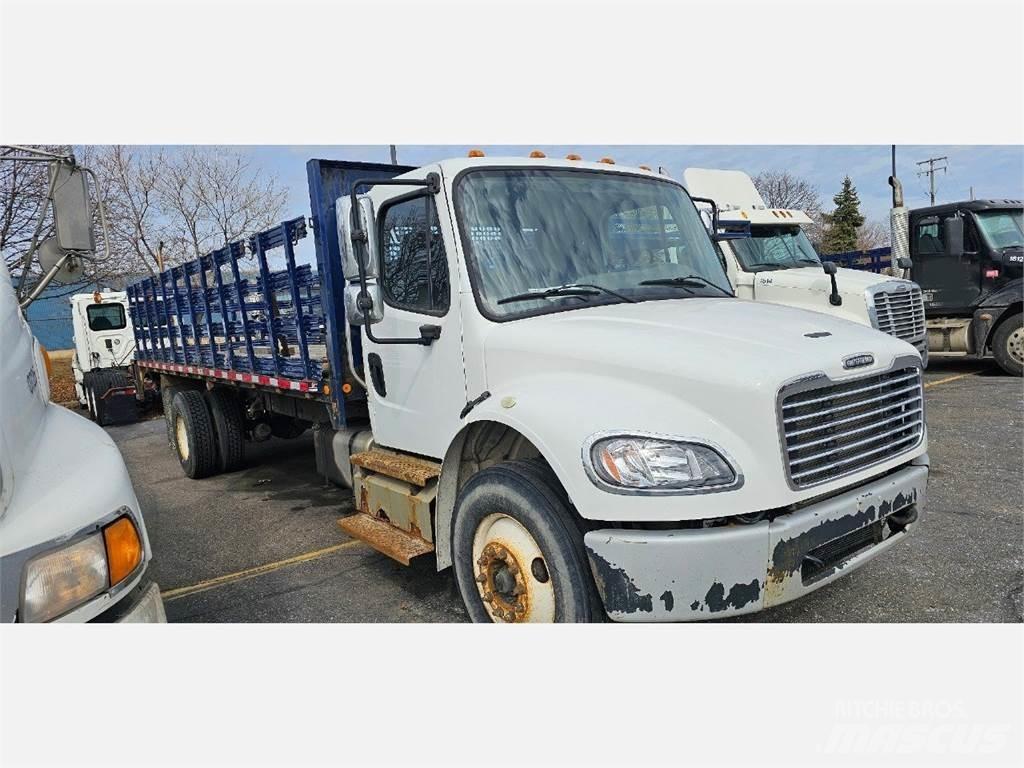 Freightliner M2 106 Грузовики-платформы/боковая разгрузка