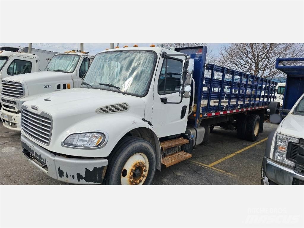 Freightliner M2 106 Грузовики-платформы/боковая разгрузка