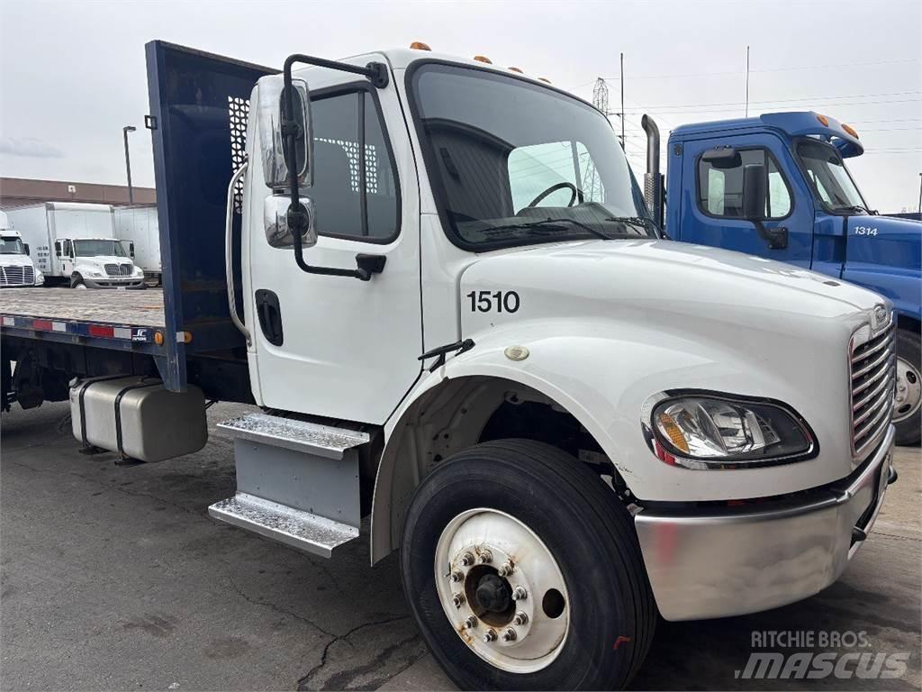 Freightliner M2 106 Грузовики-платформы/боковая разгрузка