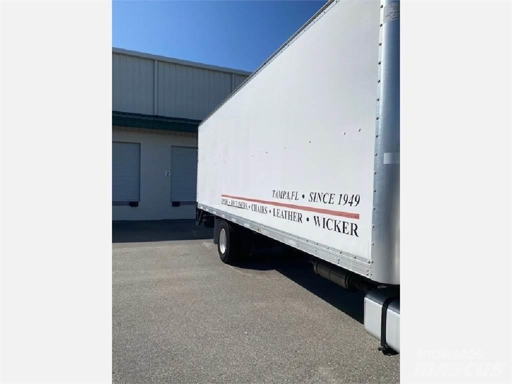 Freightliner M2 106 Грузовики-Фургоны