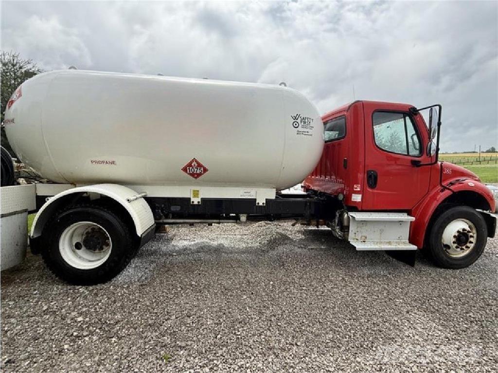 Freightliner M2 106 Специальные грузовики