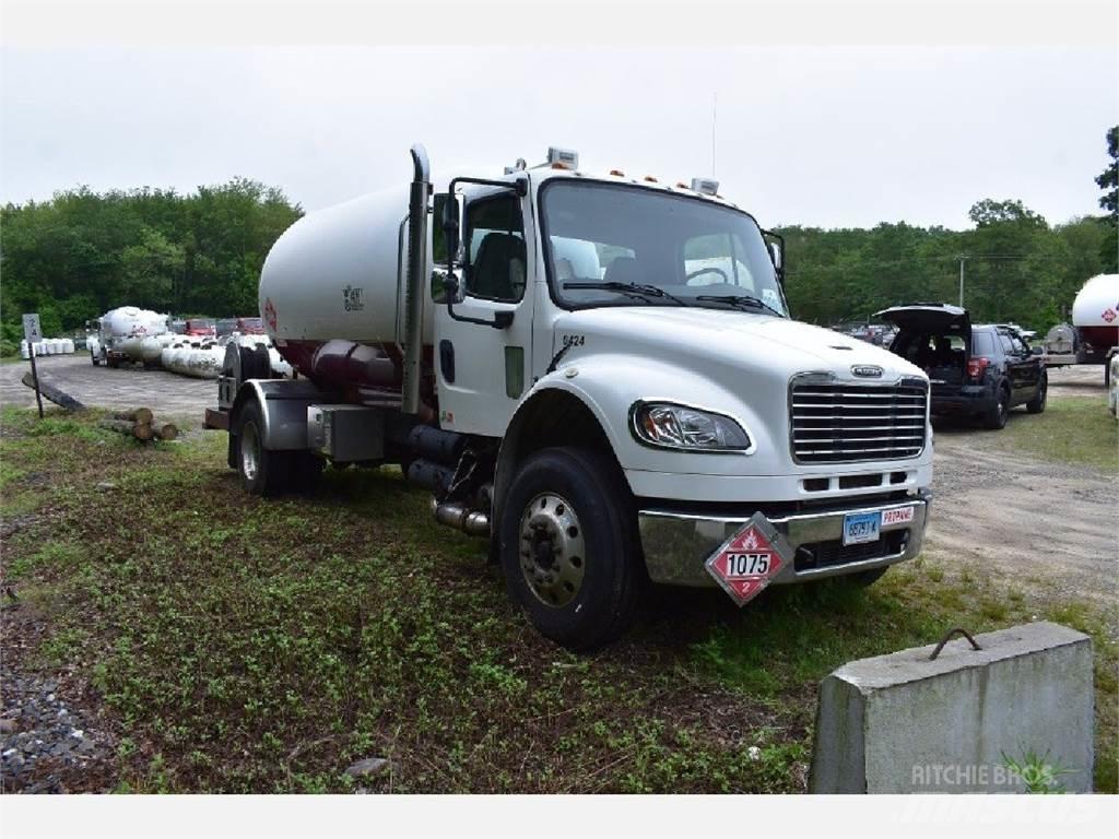 Freightliner M2-106 Специальные грузовики