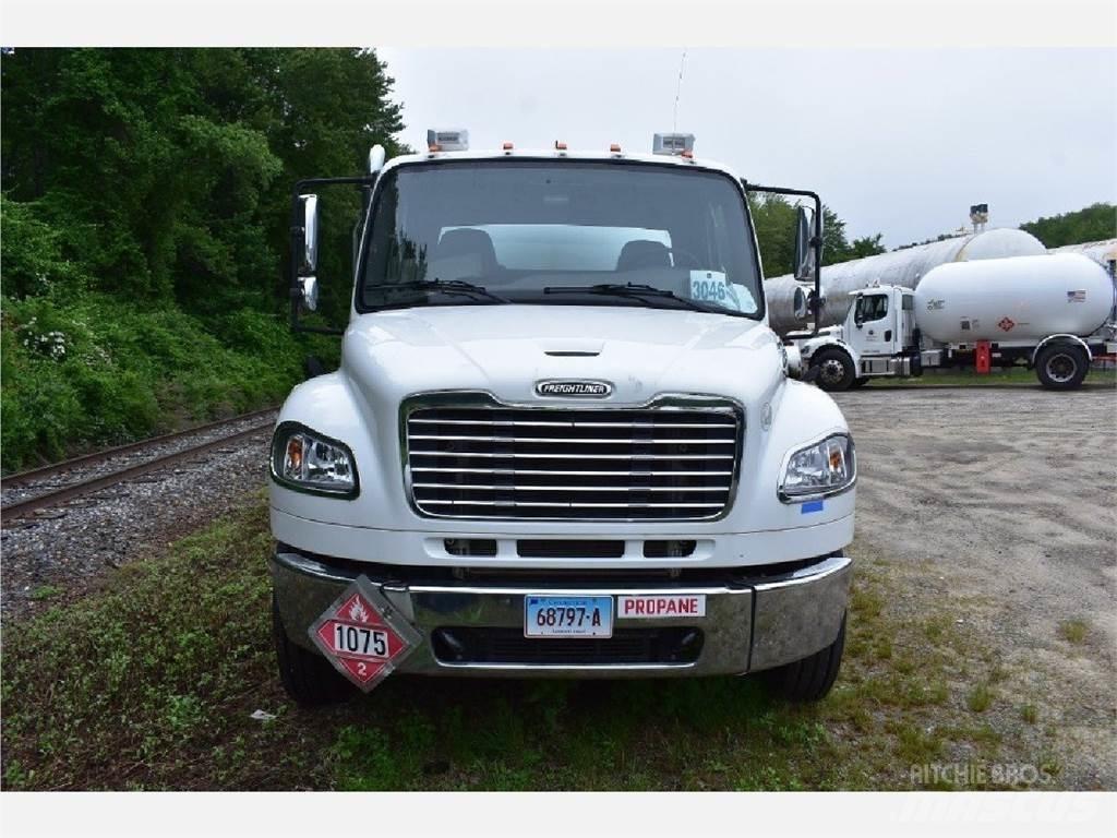 Freightliner M2-106 Специальные грузовики