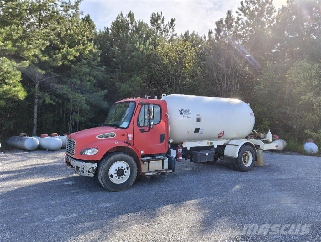 Freightliner M2 106 Специальные грузовики