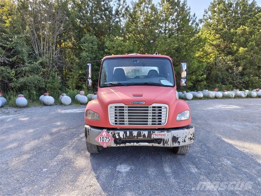Freightliner M2 106 Специальные грузовики