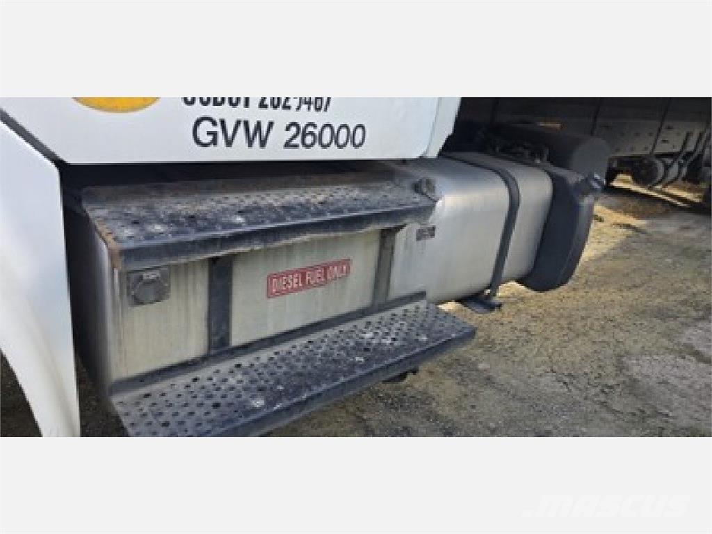 Freightliner M2 106 Грузовики-Фургоны