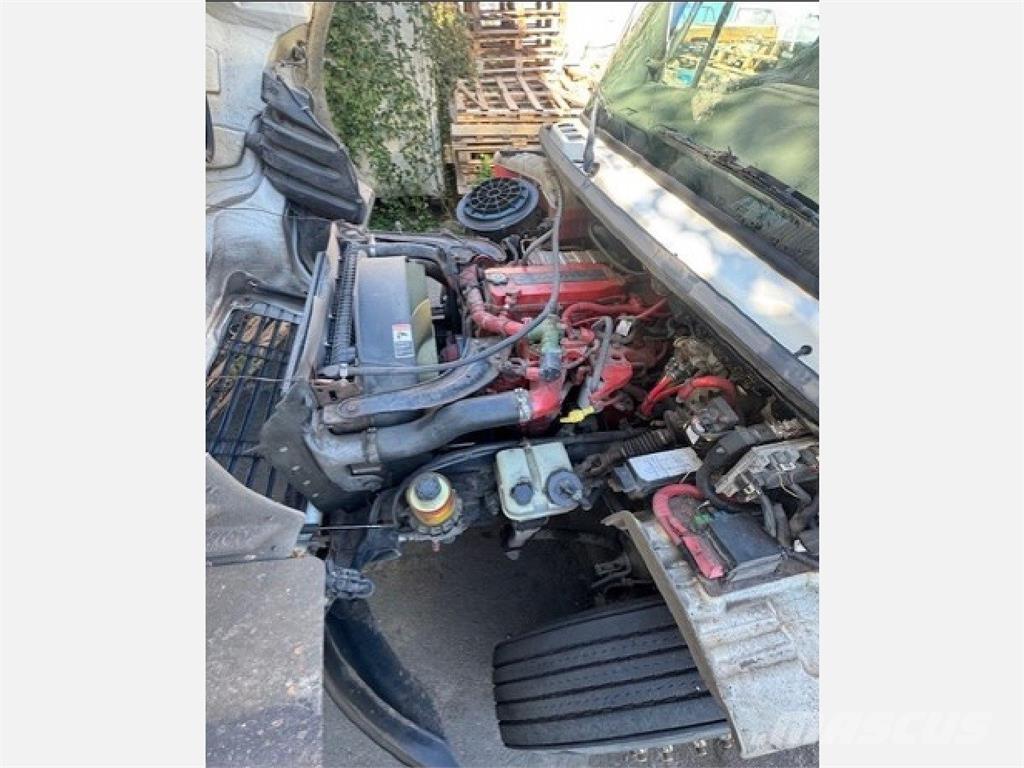 Freightliner M2 106 Грузовики-Фургоны