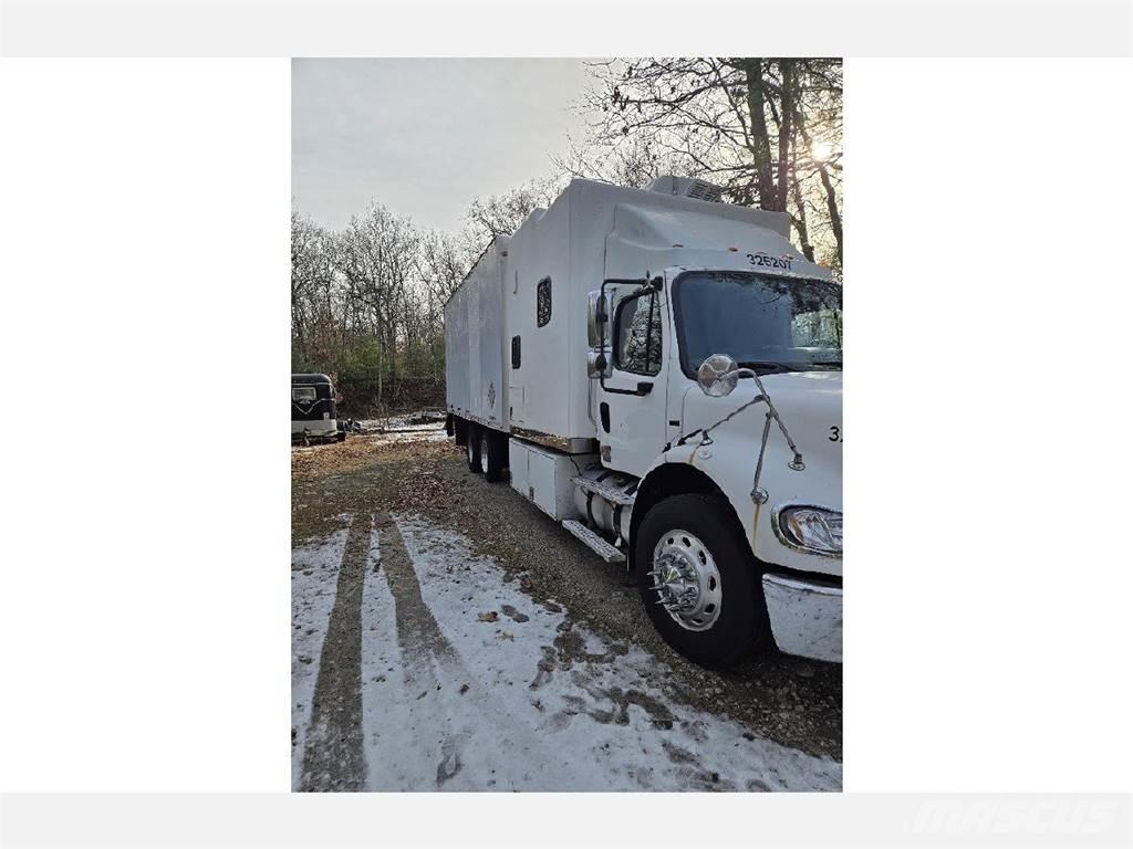 Freightliner M2-112 Грузовики-Фургоны