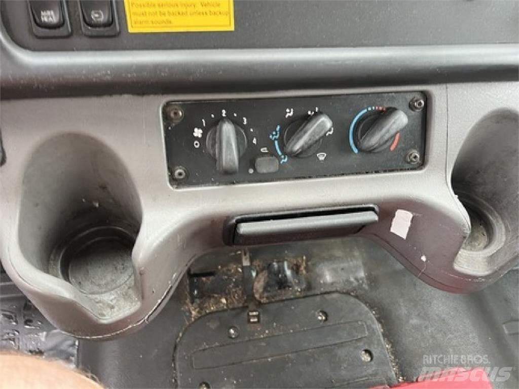 Freightliner M2106 Грузовики для доставки напитков