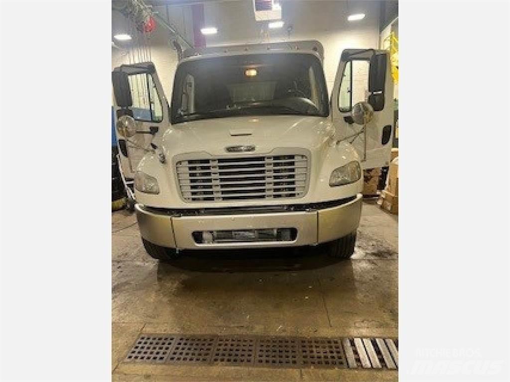 Freightliner M2106 Грузовики для доставки напитков