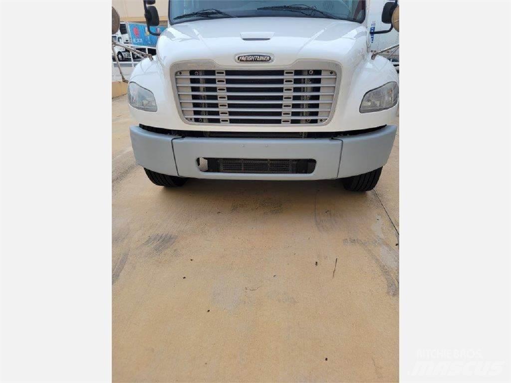 Freightliner M2106 Грузовики для доставки напитков