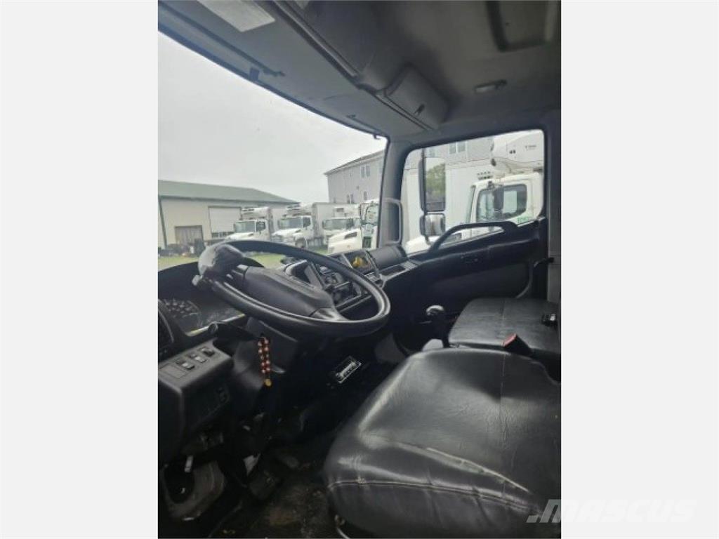 Hino 268 Грузовики-Рефрижераторы