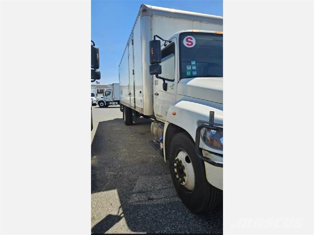 Hino 268 Грузовики-Фургоны