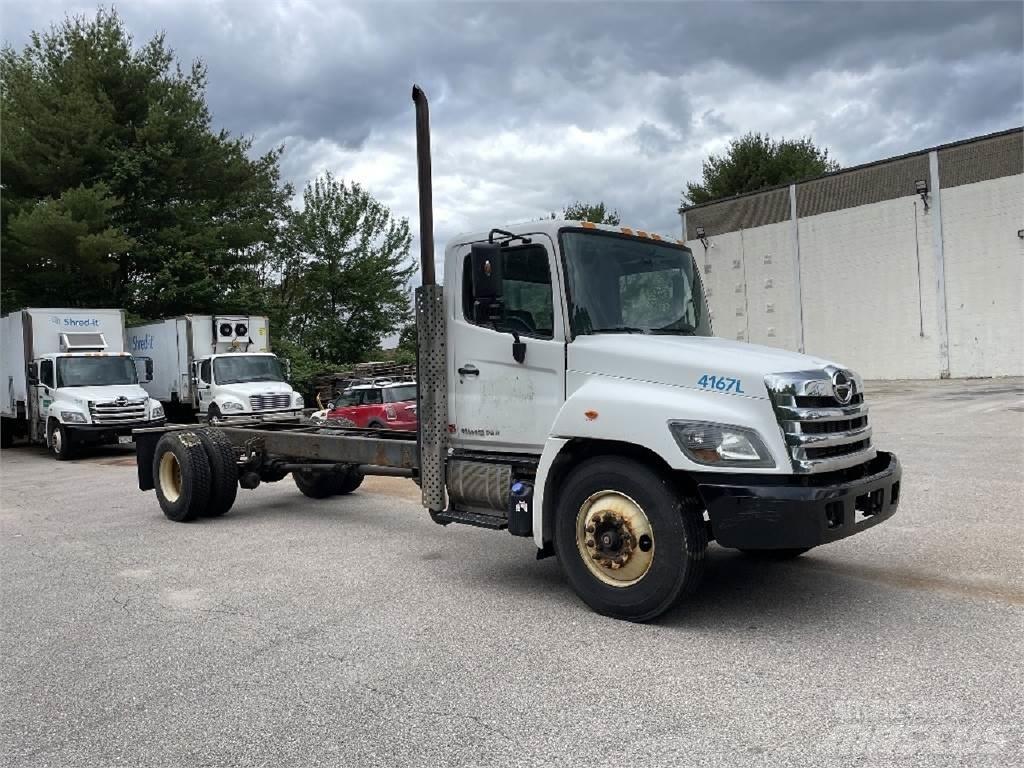 Hino 338 Шасси с кабиной