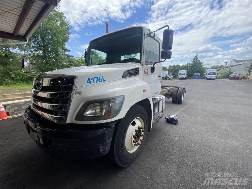 Hino 338 Шасси с кабиной