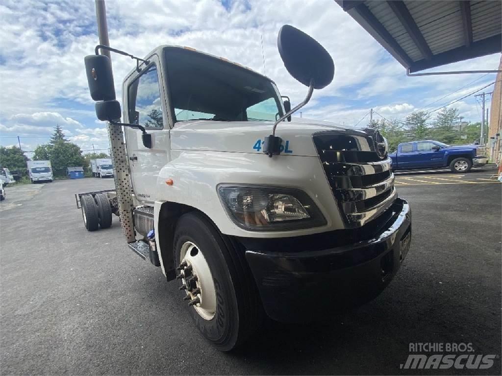 Hino 338 Шасси с кабиной