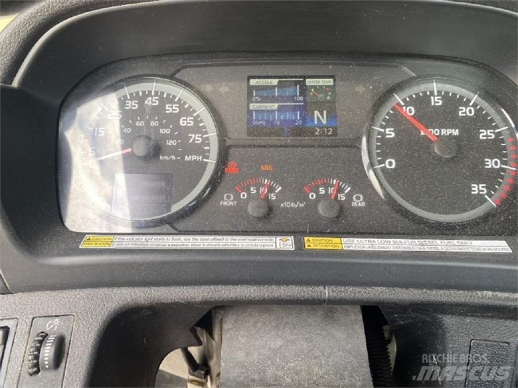 Hino 338 Шасси с кабиной