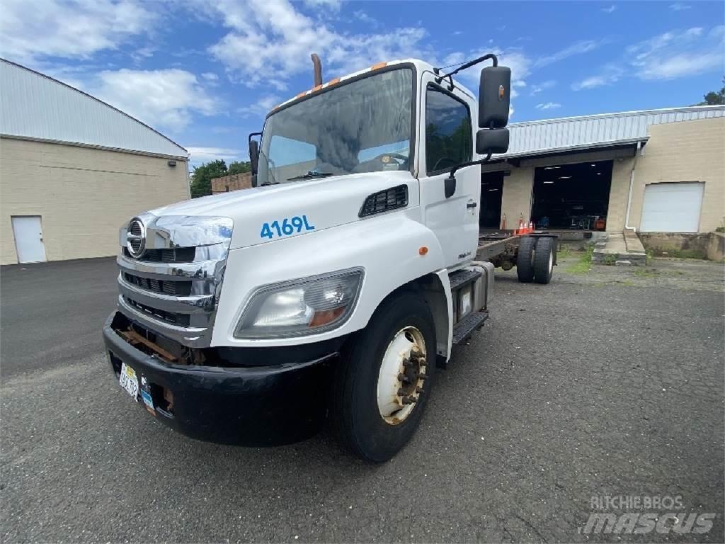 Hino 338 Шасси с кабиной