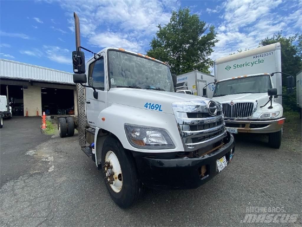 Hino 338 Шасси с кабиной