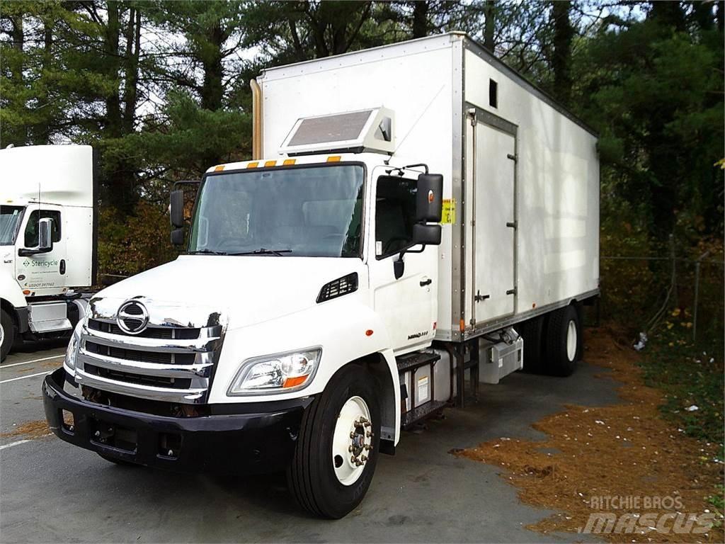 Hino 338 Грузовики-Фургоны
