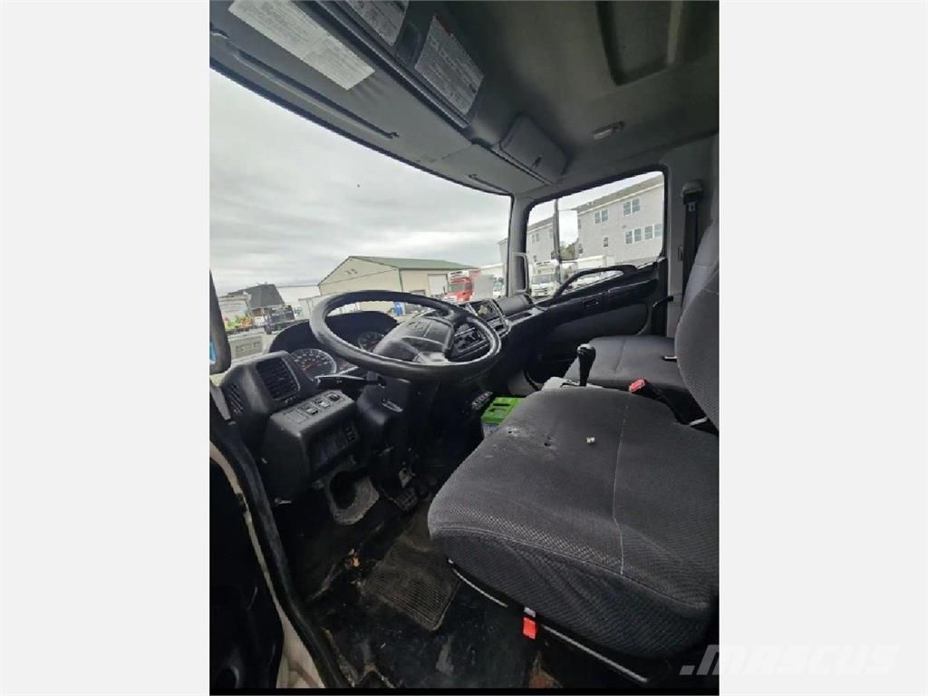 Hino 338 Грузовики-Рефрижераторы