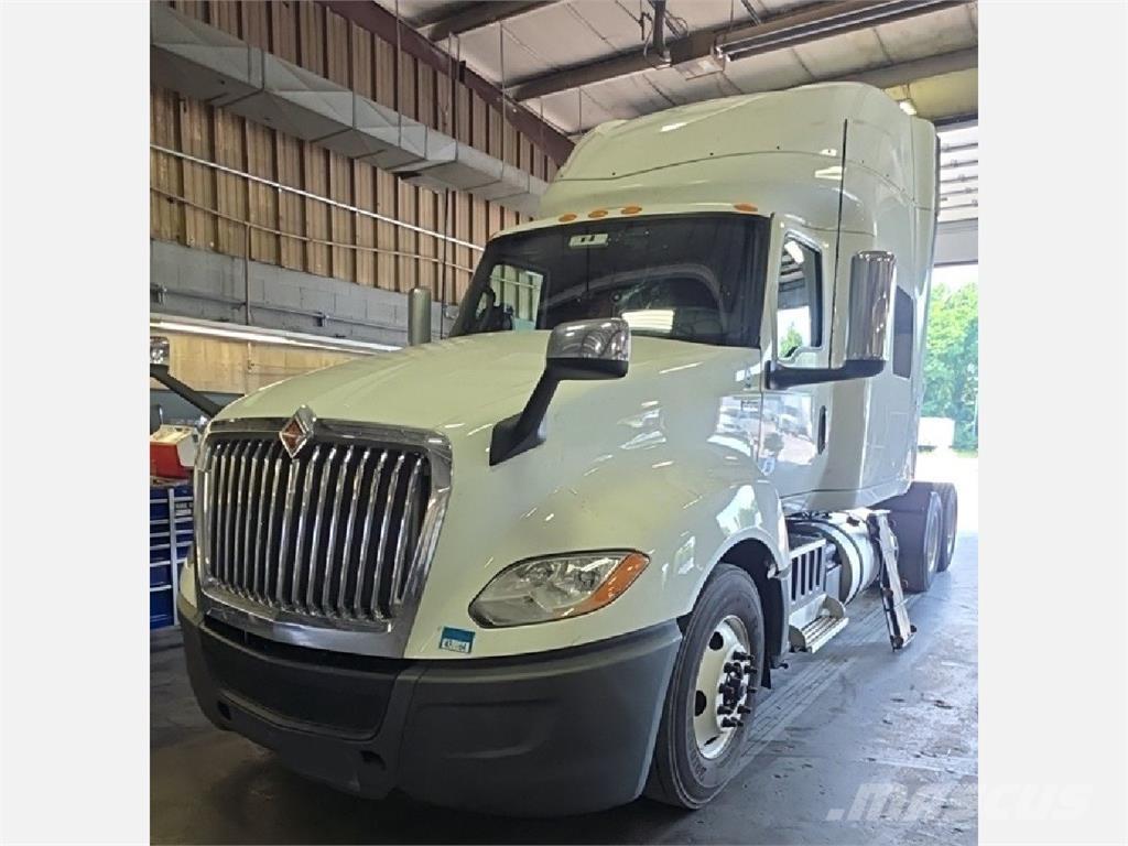 International LT Седельные тягачи