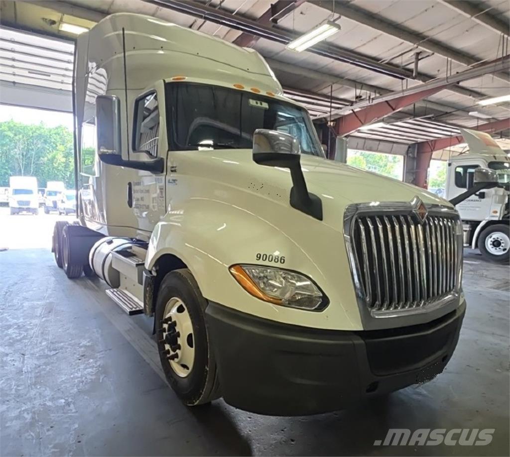 International LT Седельные тягачи