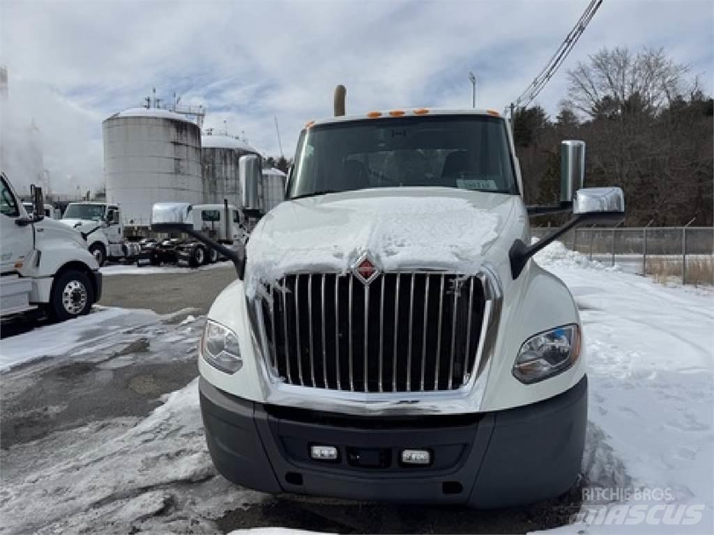 International LT625 Седельные тягачи