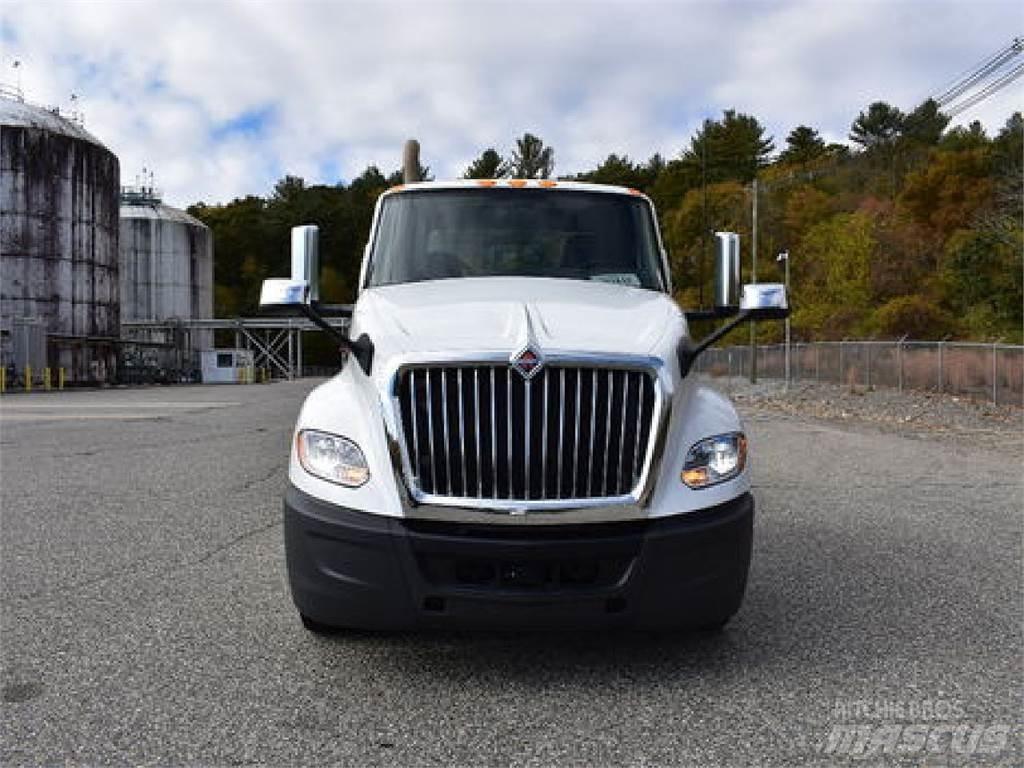 International LT625 Седельные тягачи