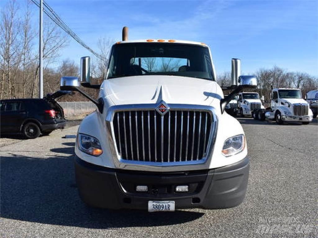 International LT625 Седельные тягачи