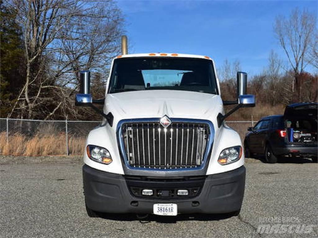 International LT625 Седельные тягачи