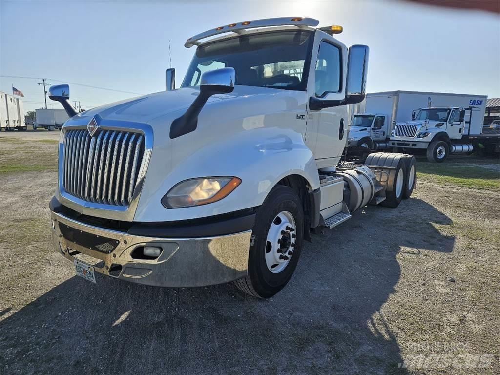 International LT625 Седельные тягачи