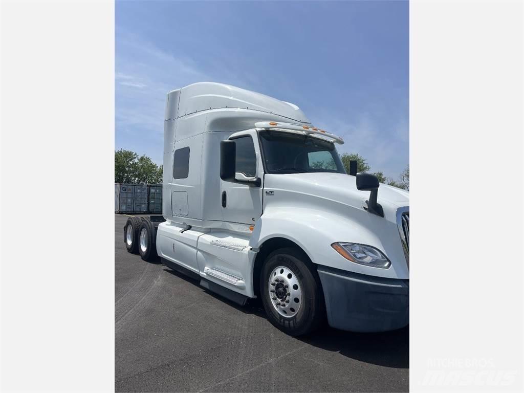 International LT625 Седельные тягачи