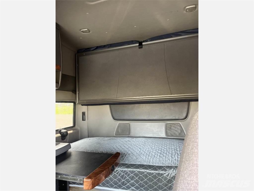 International LT625 Седельные тягачи