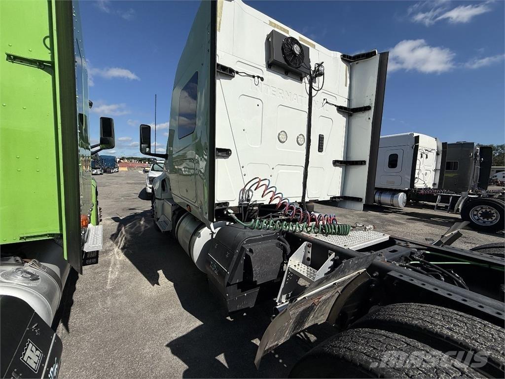 International LT625 Седельные тягачи