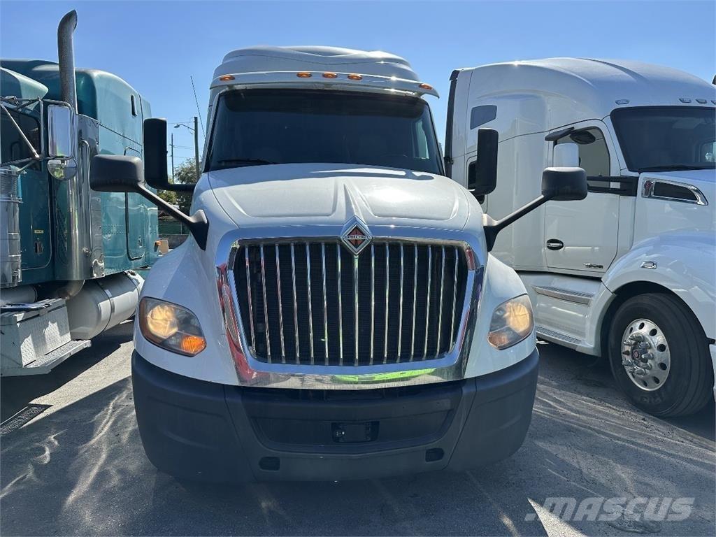 International LT625 Седельные тягачи