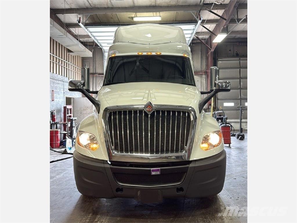 International LT625 Седельные тягачи