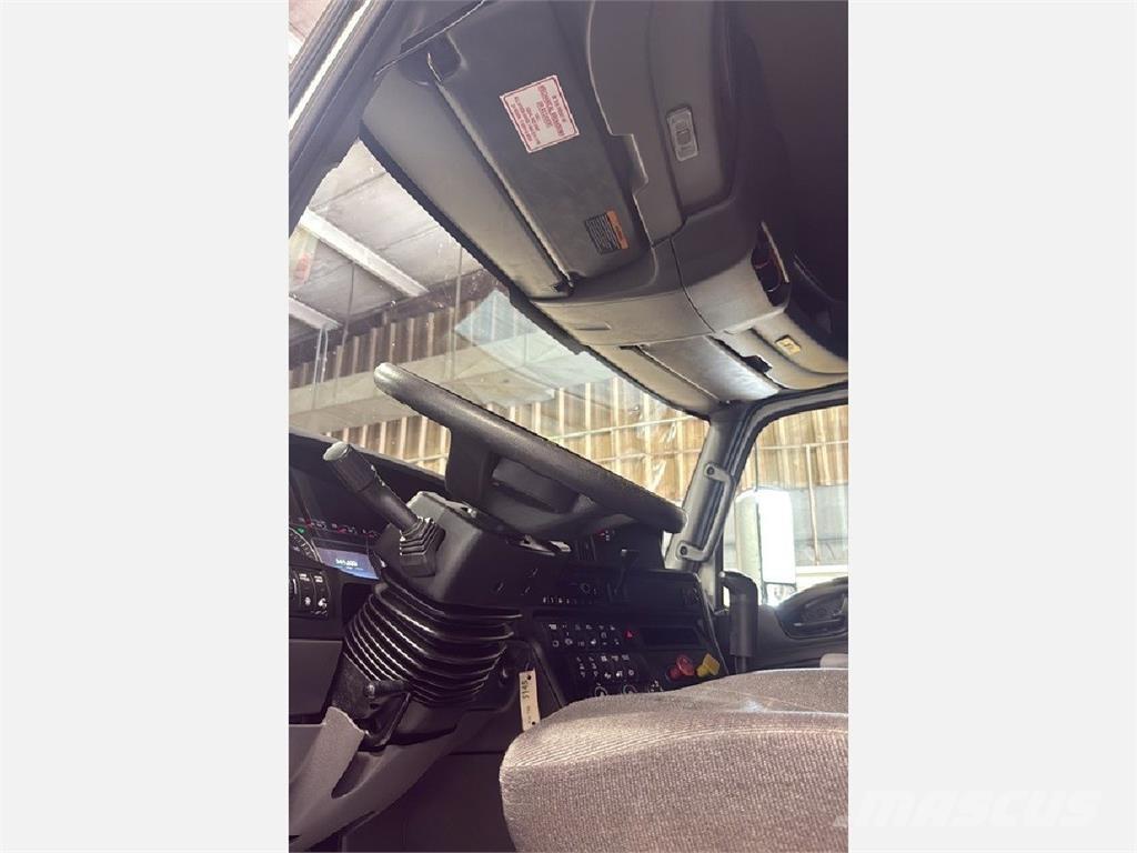 International LT625 Седельные тягачи