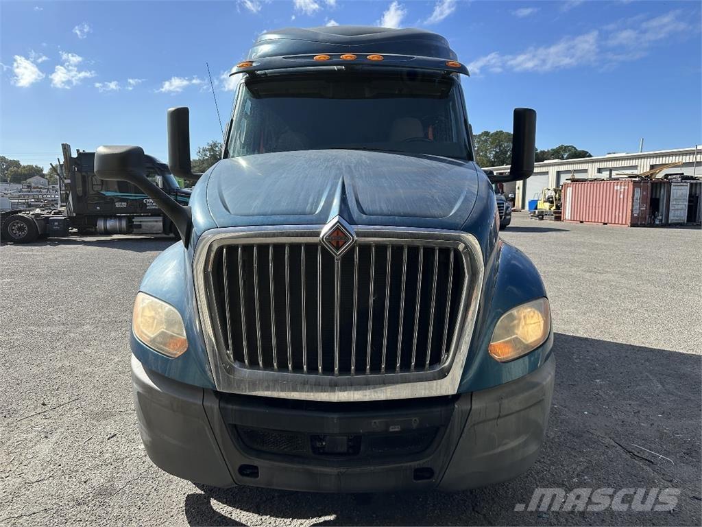 International LT625 Седельные тягачи