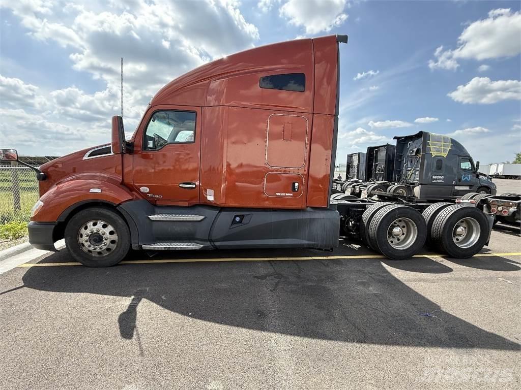Kenworth T680 Седельные тягачи