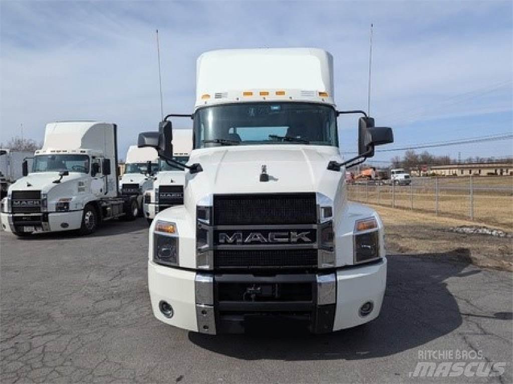 Mack AN64T Седельные тягачи
