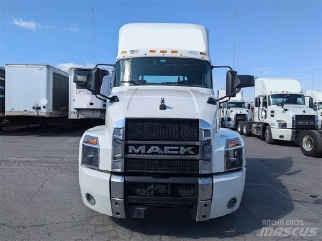 Mack AN64T Седельные тягачи