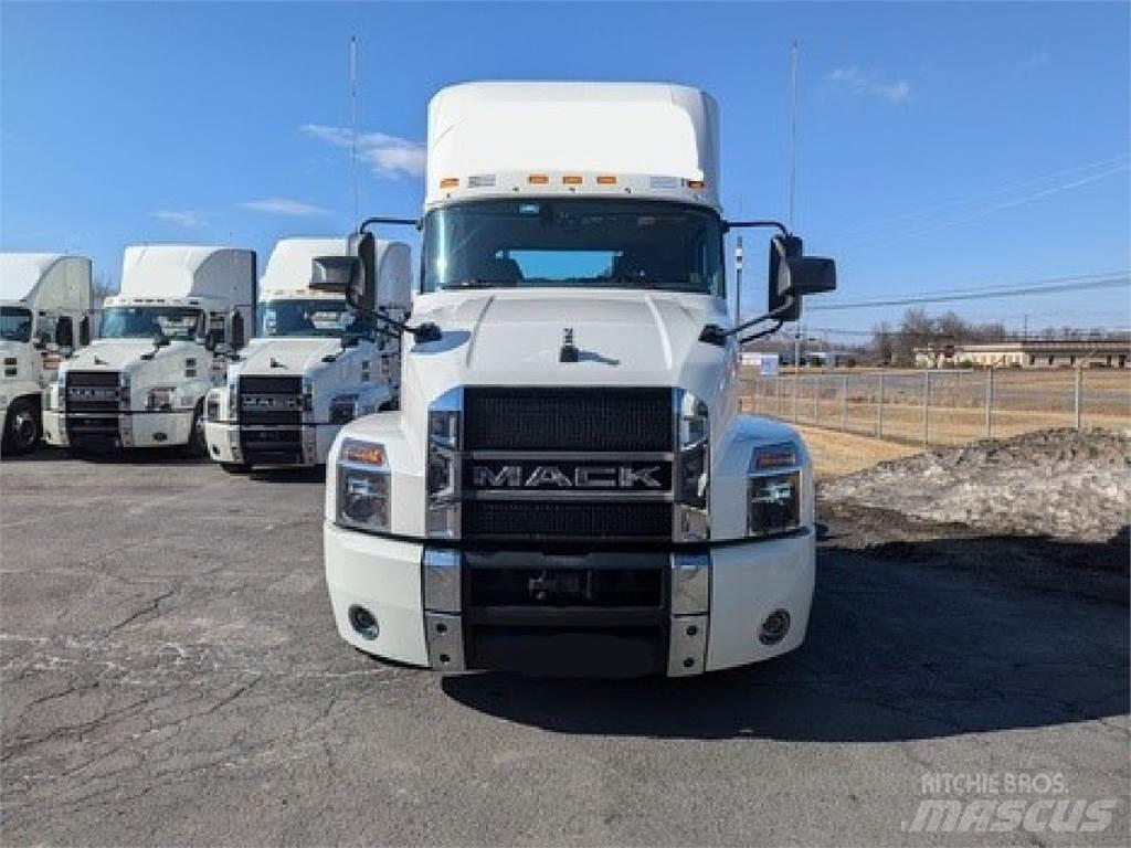 Mack AN64T Седельные тягачи