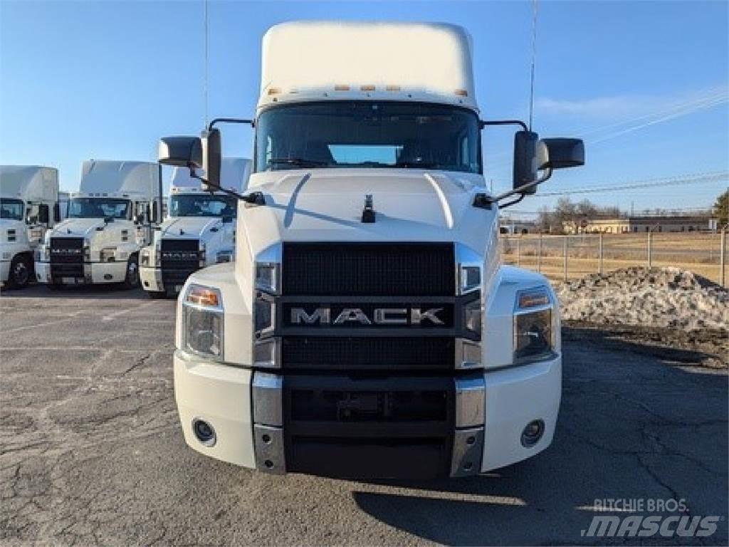 Mack AN64T Седельные тягачи
