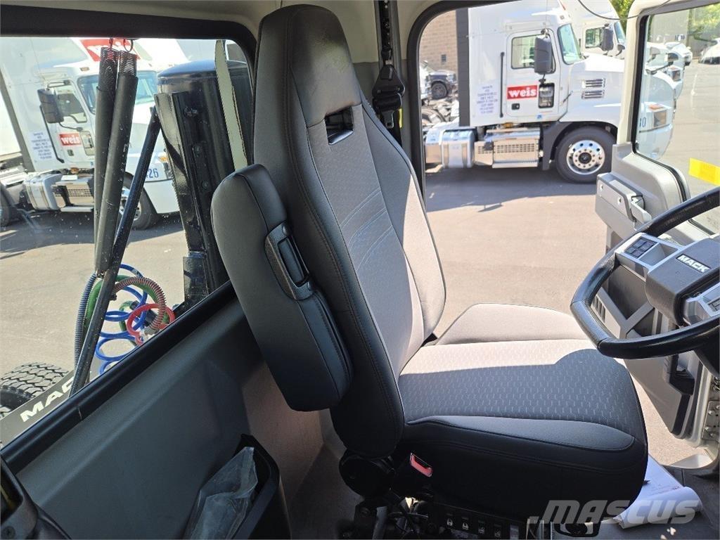 Mack AN64T Седельные тягачи