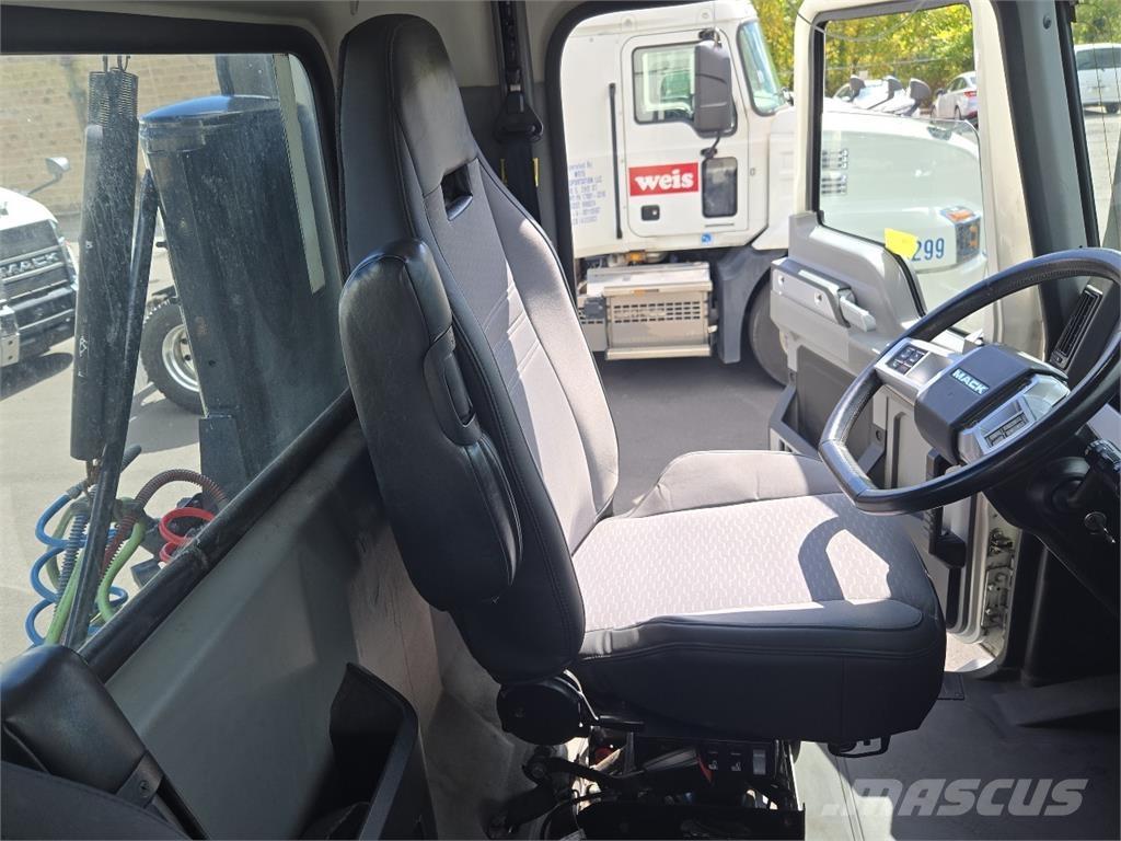 Mack AN64T Седельные тягачи