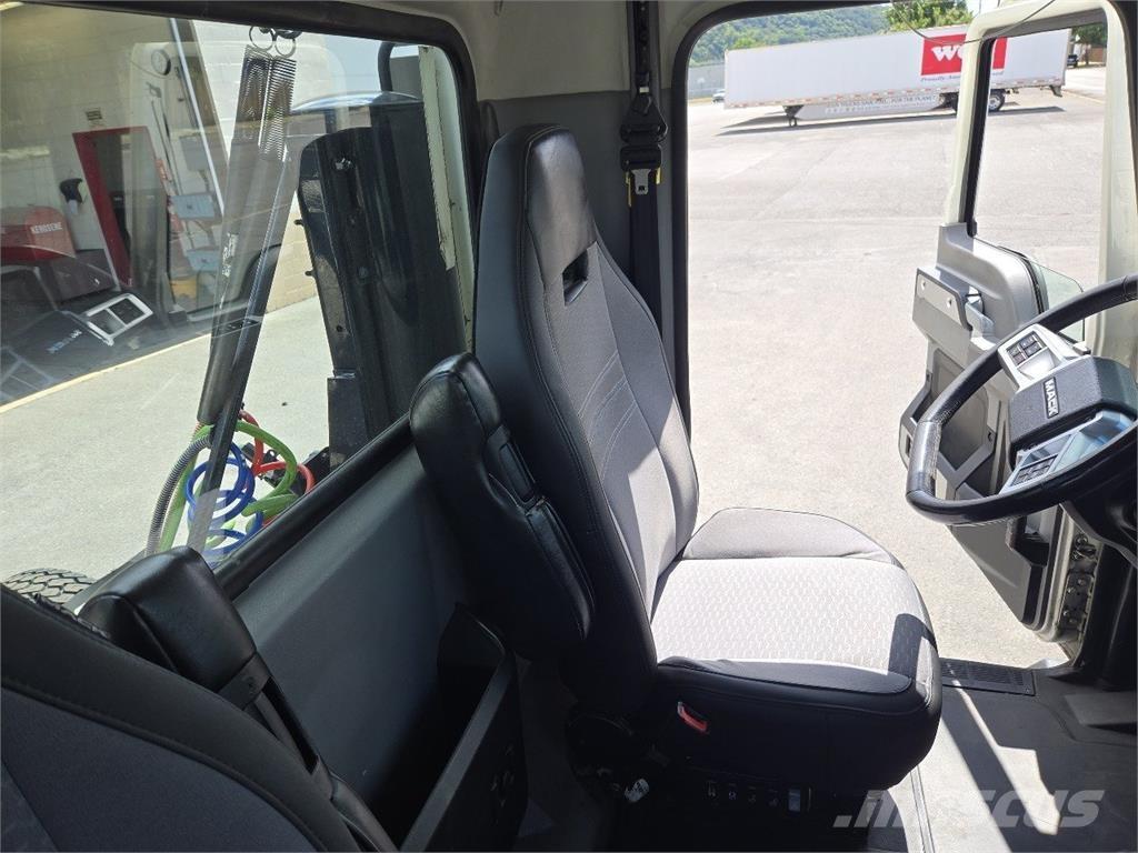 Mack AN64T Седельные тягачи