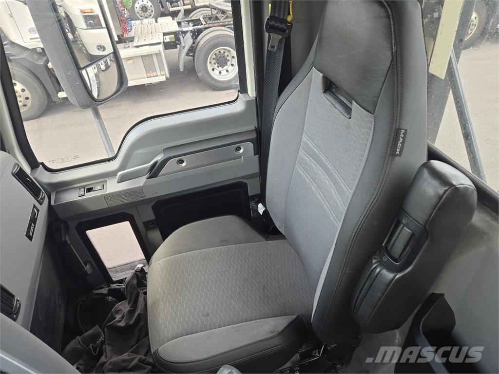 Mack AN64T Седельные тягачи